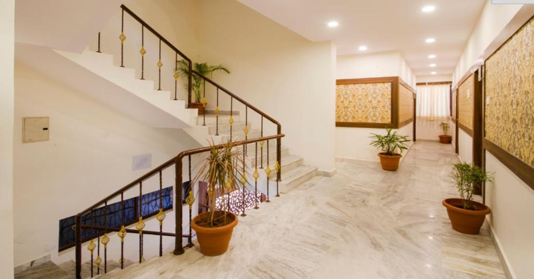 Hotel Grand Ashirwad By Wb Inn 세쿤데라바드 외부 사진